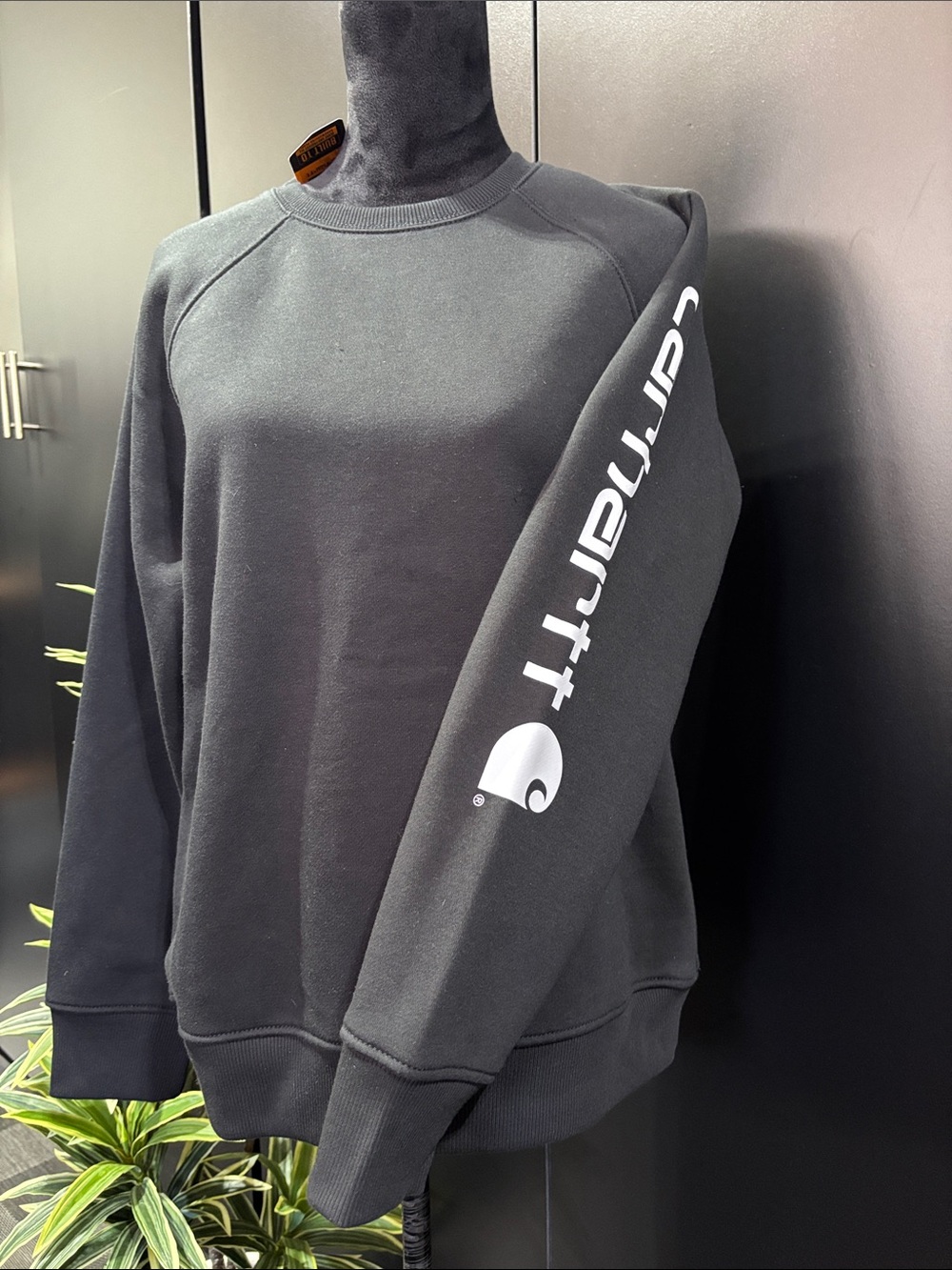 Carhartt Relaxed Fit Midweight,logo arm,rib knit cuff/hem,pullover sweatshirt